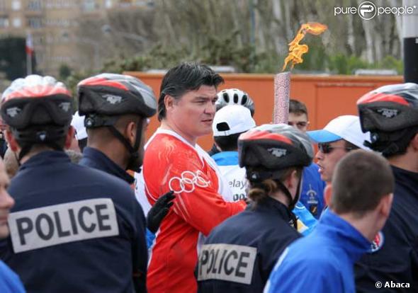 David Douillet, porteur de la flamme olympique