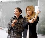 Lecture de la dictée d\'ELA à l\'école Blanche de Castille à Paris, le 18 octobre 2010 : Emmanuelle Boidron et Najoua Belyzel<br />