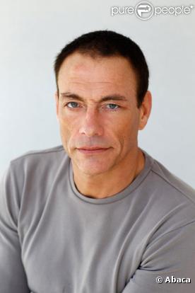 Jean-Claude Van Damme pose durant le 63ème festival de Cannes en mai 2010 