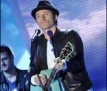 Christopher Stills, sur le plateau de  Vivement Dimanche , diffusion le 24 octobre 2010 