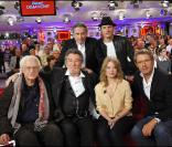 Michel Drucker, Christopher Stills, Bertrand Tavernier, Eddy Mitchell, Mélanie Thierry et Lambert Wilson sur le plateau de l'émission Vivement Dimanche diffusée le 24 octobre 2010.