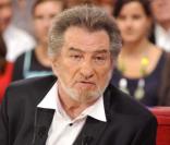 Eddy Mitchell sur le plateau de l'émission Vivement Dimanche diffusée le 24 octobre 2010.