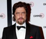 <p>Benicio Del Toro lors de la présentation du nouveau calendrier 2011 Campari Red Affair à Milan le 21 octobre 2010</p>