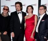 <p>Michel Comte, Benicio Del Toro, Luisa Ranieri et Bob Kunze-Concewitz lors de la présentation du nouveau calendrier 2011 Campari Red Affair à Milan le 21 octobre 2010</p>
