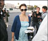 Jessica Alba à la sortie d'une clinique de Beverly Hills