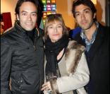 Antony et Nathalie Delon, Mathieu Delarive lors du vernissage de la galerie Caplain-Matignon à Paris le 21 octobre 2010