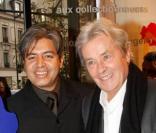 Marcos Marin et Alain Delon lors du vernissage de la galerie Caplain-Matignon à Paris le 21 octobre 2010