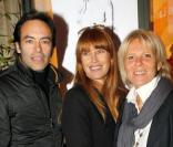 Antony Delon, Sophie Delon et Sophie Descombin-Litras lors du vernissage de la galerie Caplain-Matignon à Paris le 21 octobre 2010