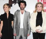 Marina Foïs, Romain Duris et Catherine Deneuve, à l'occasion de l'avant-première de  L'homme qui voulait vivre sa vie , dans l'enceinte du Gaumont Marignan, sur les Champs-Elysées, à Paris, le 28 octobre 2010.