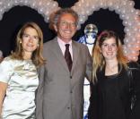 Nelson Monfort, son épouse Dominique et leur fille Isaure lors de la générale de la comédie musicale Mamma Mia au Théâtre Mogador à Paris le 28 octobre 2010