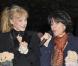 Arielle Dombasle et Tina Kieffer lors du coup d'envoi des illuminations de Noël aux Galeries Lafayettes à Paris le 4 novembre 2010