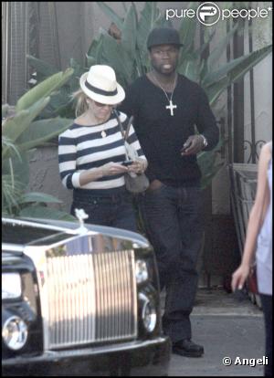 50 Cent et Chelsea Handler sortent d'un restaurant ensemble, à Los Angeles le 31 octobre 2010