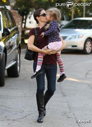 Jennifer Garner va chercher sa fille Violet à l'école (9 novembre 2010 à Los Angeles)