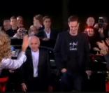 Grand Corps Malade et Charles Aznavour arrivent dans le studio Gabriel pour l\'émission Champs-Elysées (diffusée le 13 novembre 2010 sur France 2)