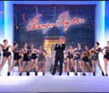 Michel Drucker et des Druckettes dans le studio Gabriel pour l'émission Champs-Elysées (diffusée le 13 novembre 2010 sur France 2)