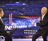 Michel Drucker et Nicolas Canteloup pendant l'émission Champs-Elysées, en direct sur France 2 (13 novembre 2010)