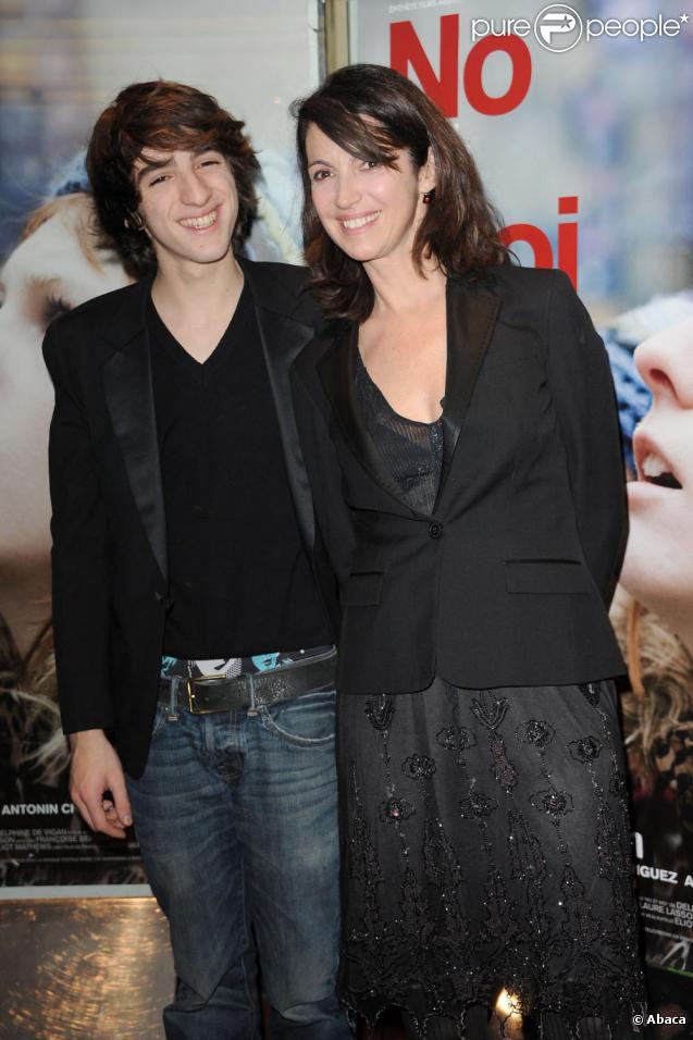 Zabou Breitman et son fils Antonin Chalon assistent à l'avant-première de leur film  No et moi , à l'UGC Ciné Cité Les Halles, à Paris, lundi 15 novembre.