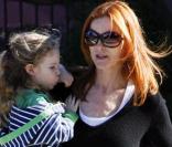 Marcia Cross se balade avec ses jumelles Eden et Savannah, à Los Angeles, le 8 novembre 2010.