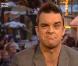 Robbie Williams baisse son pantalon en pleine émission, sa femme doit apprécier!