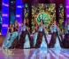 Les douze Miss qualifiées pour les demi-finales défilent en robes de soirée.