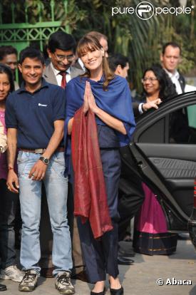 Carla Bruni a visité un hôpital de New Delhi, le 6 décembre 2010.