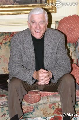 Leslie Nielsen en mars 2000