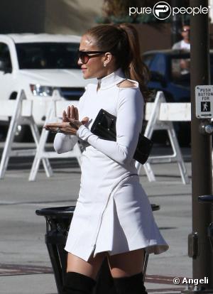 Jennifer Lopez se dirige vers les studios d'enregistrement d'American Idol à Los Angeles au début du mois de décembre