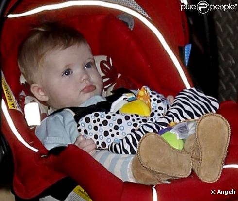 Amy Adams se rendant à New York le 8 décembre à l'enregistrement de l'émission Good Morning America et est accompagnée de son fiancé Darren et de leur fille Aviana