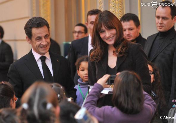 Nicolas Sarkozy et Carla Bruni lors du Noël de l'Elysée le 15 décembre 2010 au Palais présidentiel