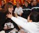 Nicolas Sarkozy et Carla Bruni lors du Noël de l'Elysée le 15 décembre 2010 au Palais présidentiel