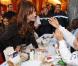 Nicolas Sarkozy et Carla Bruni lors du Noël de l'Elysée le 15 décembre 2010 au Palais présidentiel