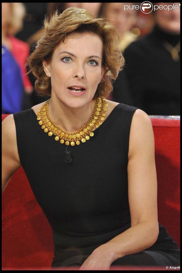 Enregistrement de  Vivement Dimanche  (le 15 décembre 2010) spécial Pierre Cardin. Diffusion le 19 décembre 2010. Carole Bouquet 