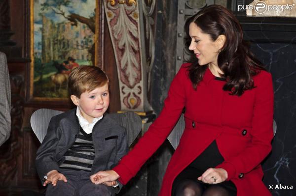 Mary et Frederik de Danemark, après la fin des importants et coûteux travaux de rénovation du palais Frederik VIII, y ont emménagé fin 2010. L'occasion d'y inviter le  Vogue  allemand avant l'arrivée des jumeaux...
