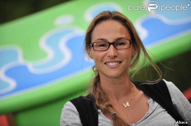 Vanessa Demouy, épouse de Philippe Lellouche, auteur de la pièce de théâtre  Boire, fumer et conduire vite , quitte la distribution du spectacle pour la tournée française.
