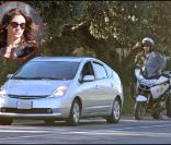Julia Roberts fait du shopping avec une amie à Los Angeles le 13 décembre 2010 avant de se faire arrêter en voiture par la police