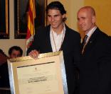 Rafael Nadal reçoit une récompense de la part de la ville de Manacor (Espagne) dont il est natif. Il a été désigné Enfant préféré de la ville, vendredi 17 décembre 2010.