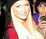 Paris Hilton s'offre une séance de shopping à New York, il y a quelques jours, en compagnie de son petit ami Cy Waits, de sa maman Kathy, et de sa tante Kyle Richards.