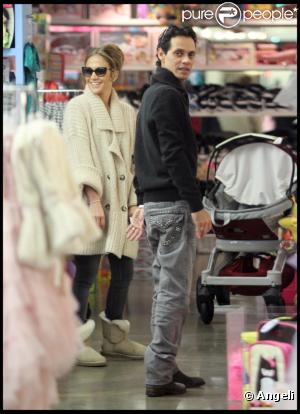 Jennifer Lopez et Marc Anthony font du shopping à Hollywood, le 22 décembre 2010.