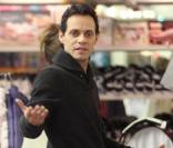 Marc Anthony fait du shopping à Hollywood, le 22 décembre 2010.
