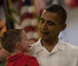 Barack et Michelle Obama ont rendu visite à des familles de militaires américains à Hawaï le 26 décembre 2010