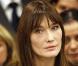 Carla Bruni, dans la peau d'une intervieweuse, renoue avec son passé...