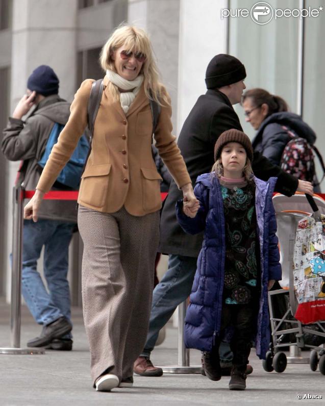 Laura Dern et ses enfants Ellery et Jaya en virée shopping à New York, mi-décembre 2010