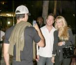 Enrique Iglesias prend Anna Kournikova en photo avec un fan