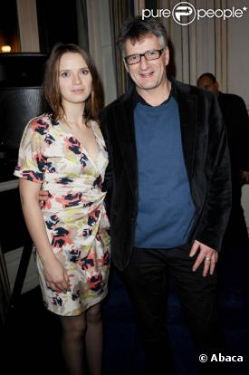 Sara Forestier et Michel Leclerc à l'occasion de la remise du prix Henri-Jeanson 2011, dans l'enceinte de la SACD, à Paris, le 17 janvier 2011.