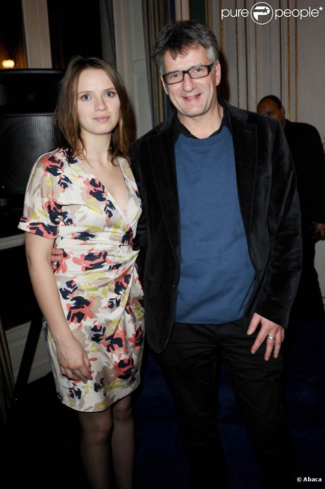 Sara Forestier et Michel Leclerc à l'occasion de la remise du prix Henri-Jeanson 2011, dans l'enceinte de la SACD, à Paris, le 17 janvier 2011.