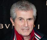 Claude Lelouch reçoit le prix du public à Cannes en 1981 pour son film  Les Uns et les autres .