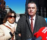 Ian Bailey et sa compagne Jules Thomas à son arrivée à la Cour le 18 mars 2011