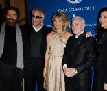 Marek Halter, Gérard Darmon, Charles Aznavour lors du gala Scopus à Paris le 23 janvier 2011