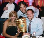 Franck Ribéry et son épouse, Wahiba, avec le joueur Luca Toni