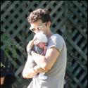 Orlando Bloom : Première promenade avec son petit Flynn, adorable !